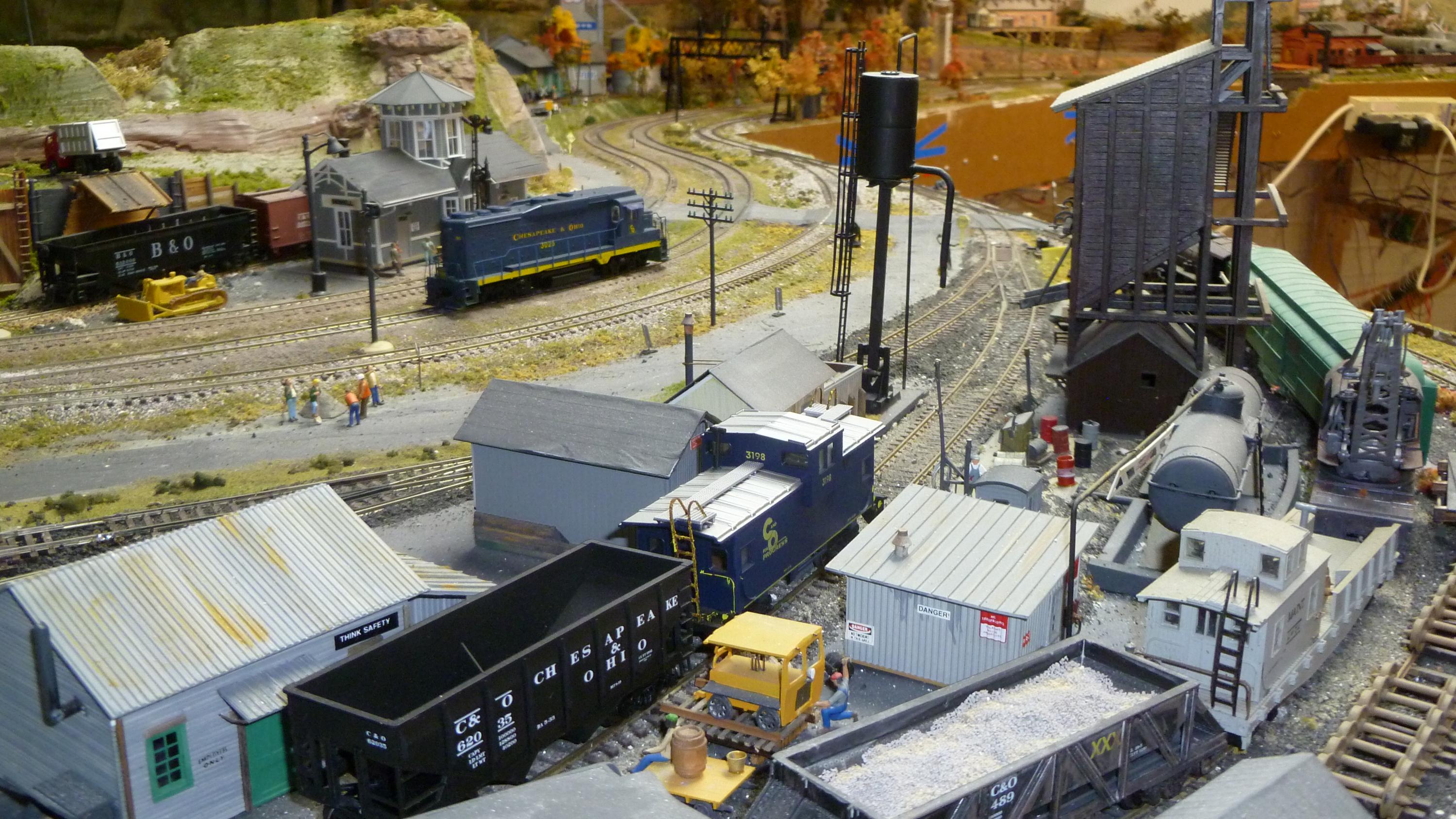 My 3 feet railroad. 3 feet away and it looks good | Model Railroad ...