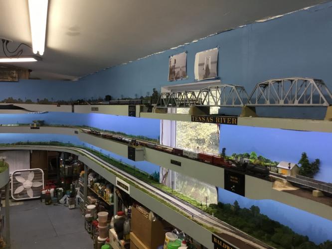 Traveling around the USA looking at, running and taking pictures of